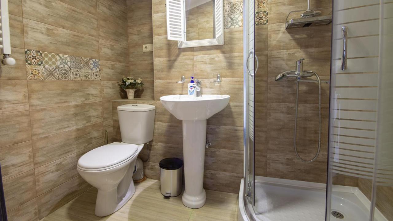 4 Bedroom Apartment On Liberty Square Tiflis Exterior foto