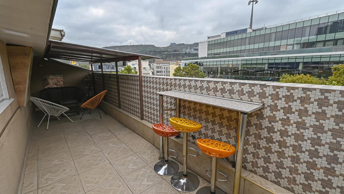 4 Bedroom Apartment On Liberty Square Tiflis Exterior foto