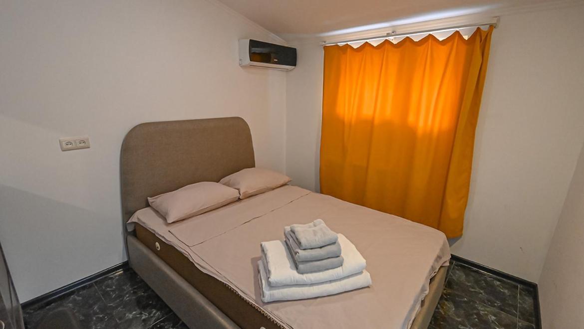 4 Bedroom Apartment On Liberty Square Tiflis Exterior foto