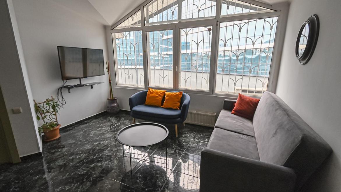4 Bedroom Apartment On Liberty Square Tiflis Exterior foto